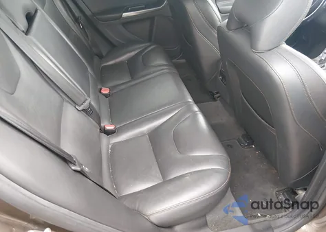 2015 Volvo V60 Cross Country T5 z USA, uszkodzony, nr VIN YV4612HK2F1001885